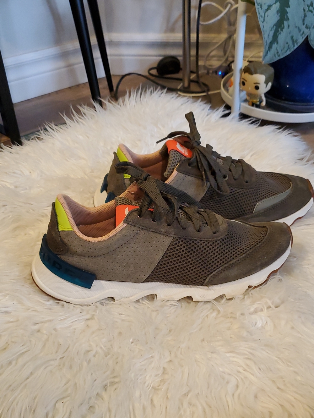 Womens's Gray Mesh Runner Sneakers - Lightweight Comfort